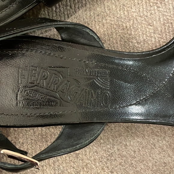 Salvatore Ferragamo leather black block sandals - Picture 5 of 7